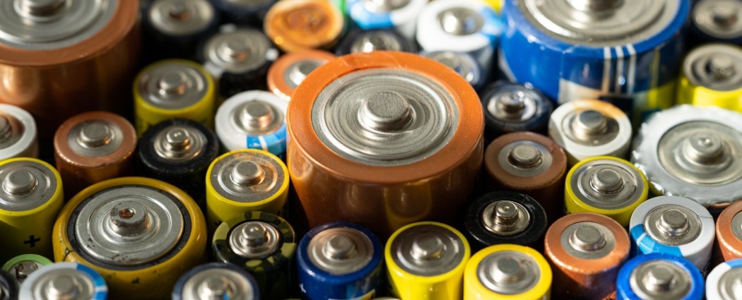 aa-battery-accumulator-alkaline-alkaline-battery-batteries-charge-closeup-cylinder-ecology-electric_t20_KA8RK0