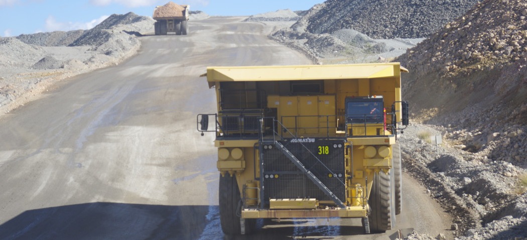 arizona-truck-copper-mining_t20_EPkdlV