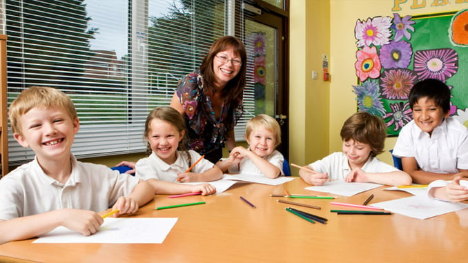 group-kids-around-table